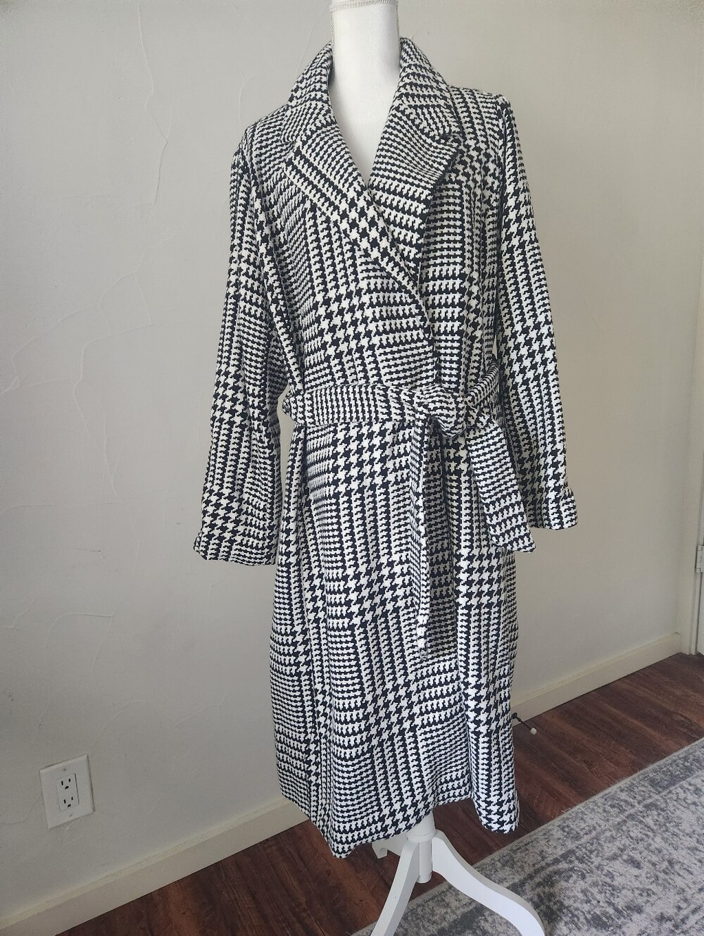Full-length Womens Lined Coat- Houndstooth Pattern